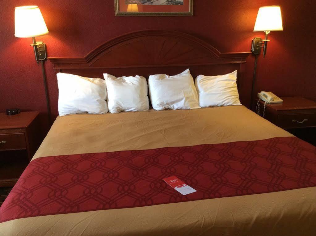 Rodeway Inn Montpelier Екстериор снимка
