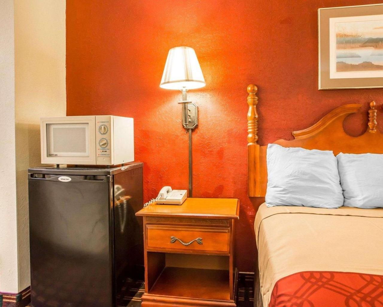Rodeway Inn Montpelier Екстериор снимка